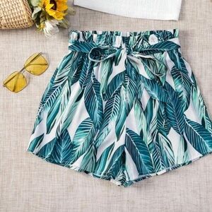 Tropical Leaf Print Women's Shorts